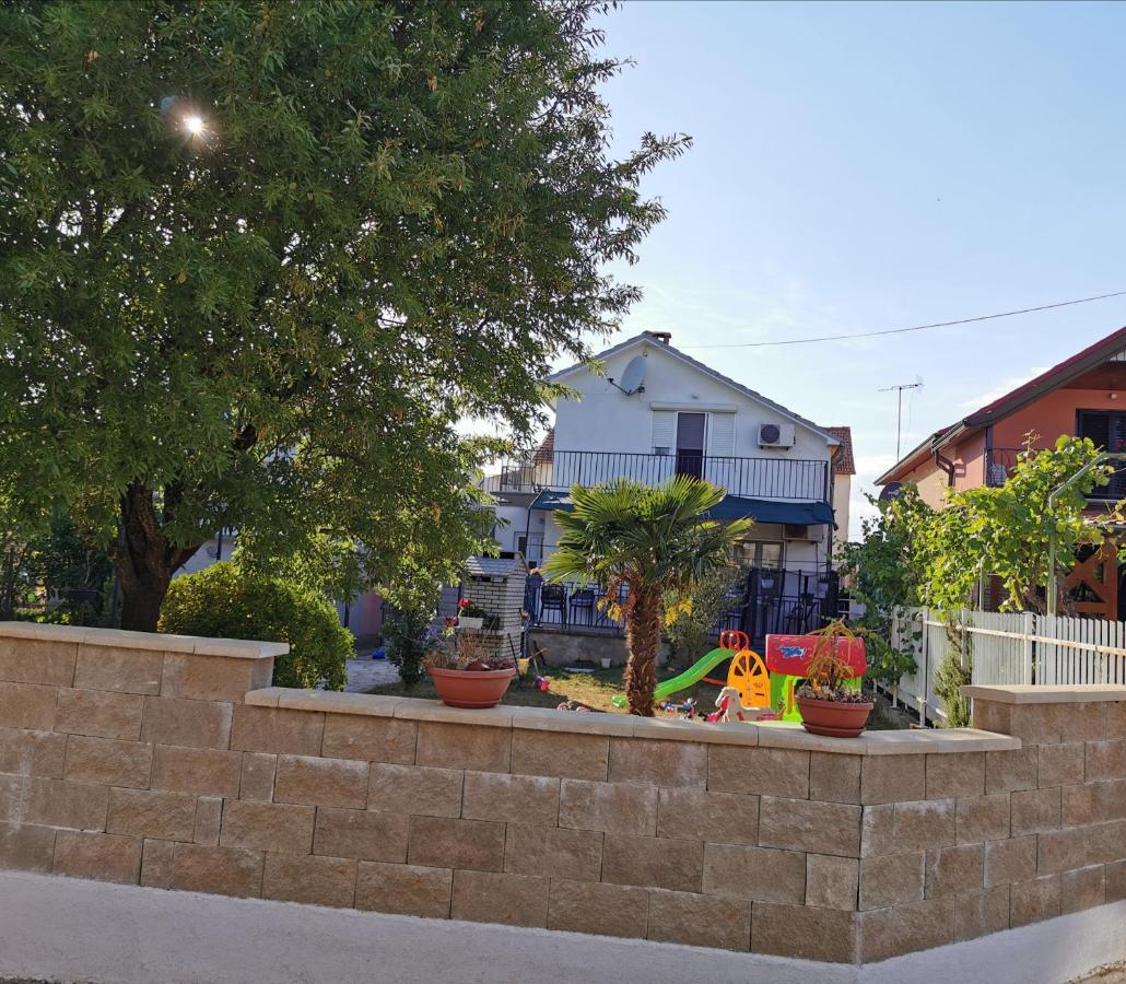 Leona Apartment ซูโกชัน ภายนอก รูปภาพ