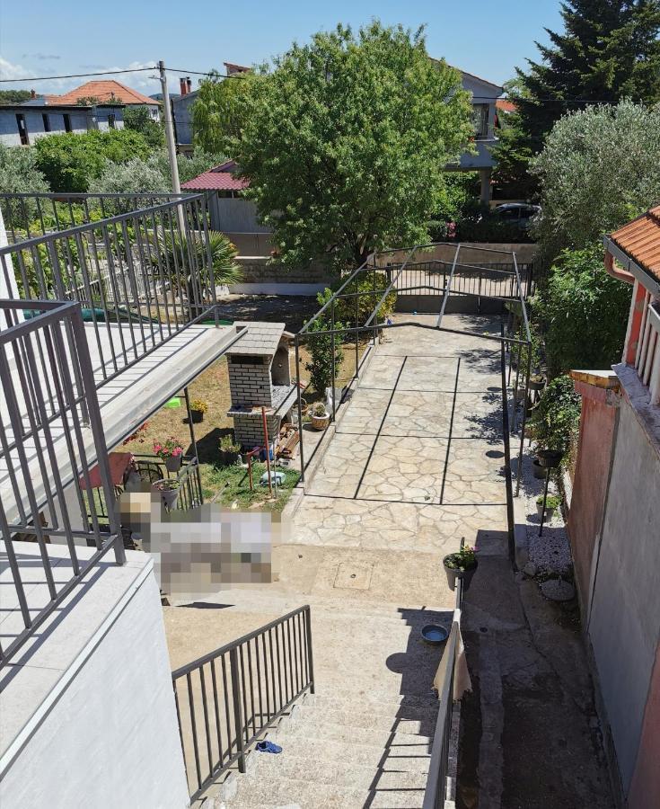 Leona Apartment ซูโกชัน ภายนอก รูปภาพ